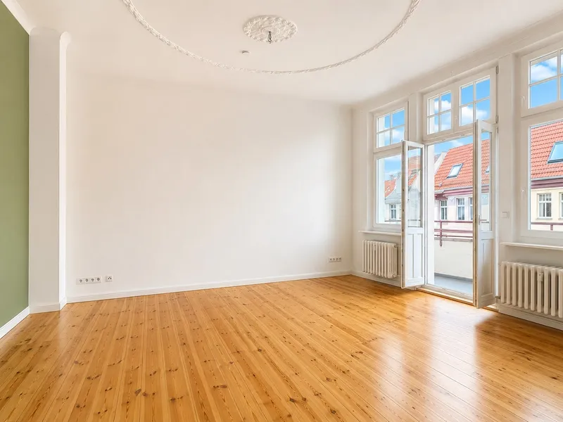 Nähe Altstadt Spandau mit 2 Balkonen im Altbaucharme — photo 1
